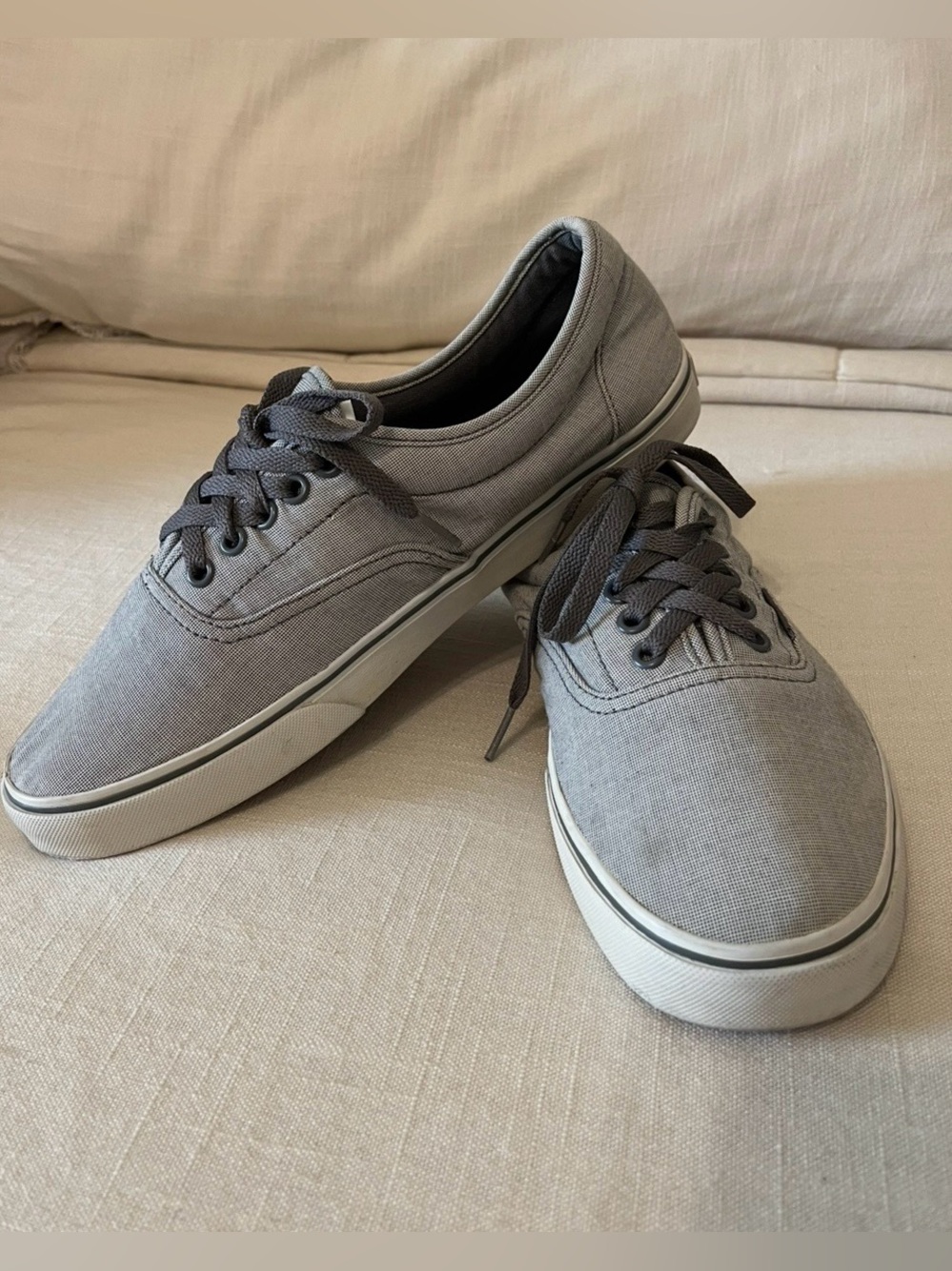 Men's 10 VANS Casual Gray Canvas Sneakers - Low Top Lace-Up